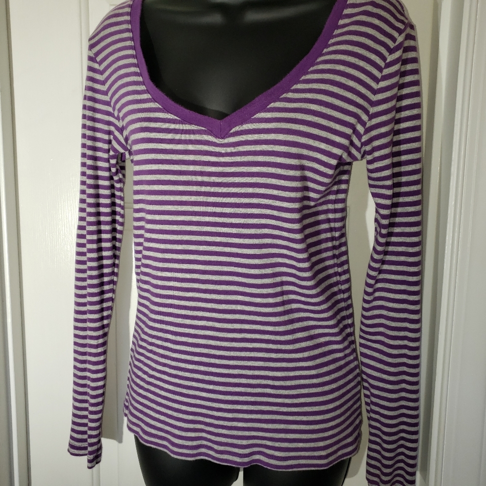 Gap Favorite Tee size Large